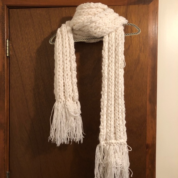 Accessories - 🌸Extra long knitted white SPARKLY scarf✨